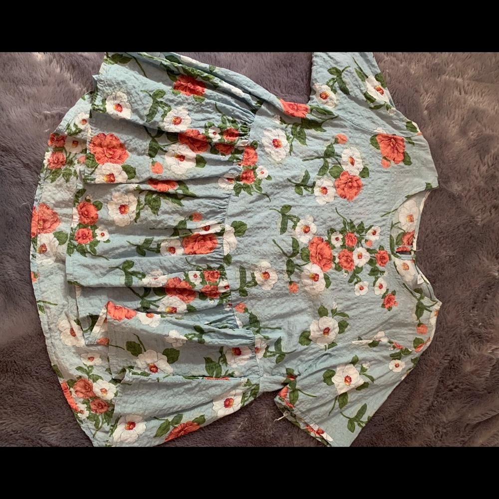 Flowy floral short sleeve shirt